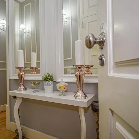 B In B Downtown Bed & Breakfast Lisbon