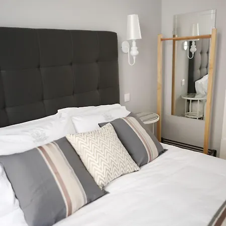 B In B Downtown Bed & Breakfast Lisbon