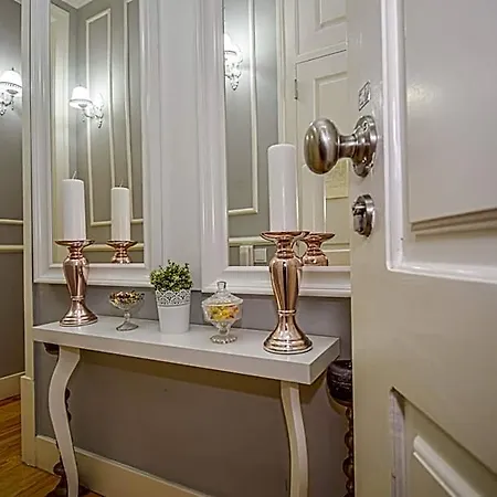 Bed & Breakfast B In B Downtown 3*
