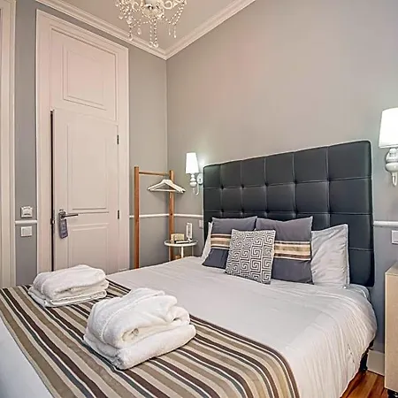 B In B Downtown Bed & Breakfast 3*