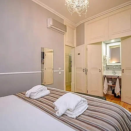 B In B Downtown Bed & Breakfast 3*