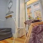 B In B Downtown Bed and breakfast 3*